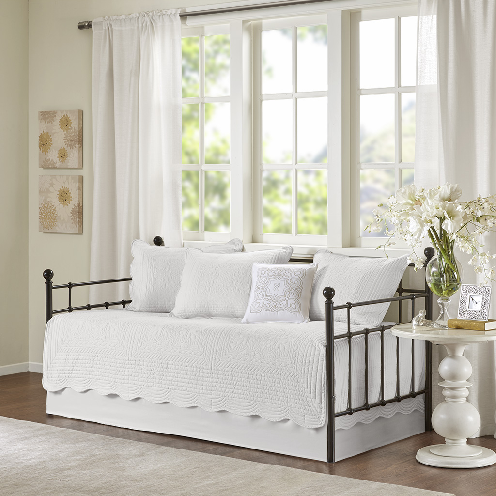 

Madison Park - Tuscany 6 Piece Reversible Scalloped Edge Daybed Cover Set - White - Daybed