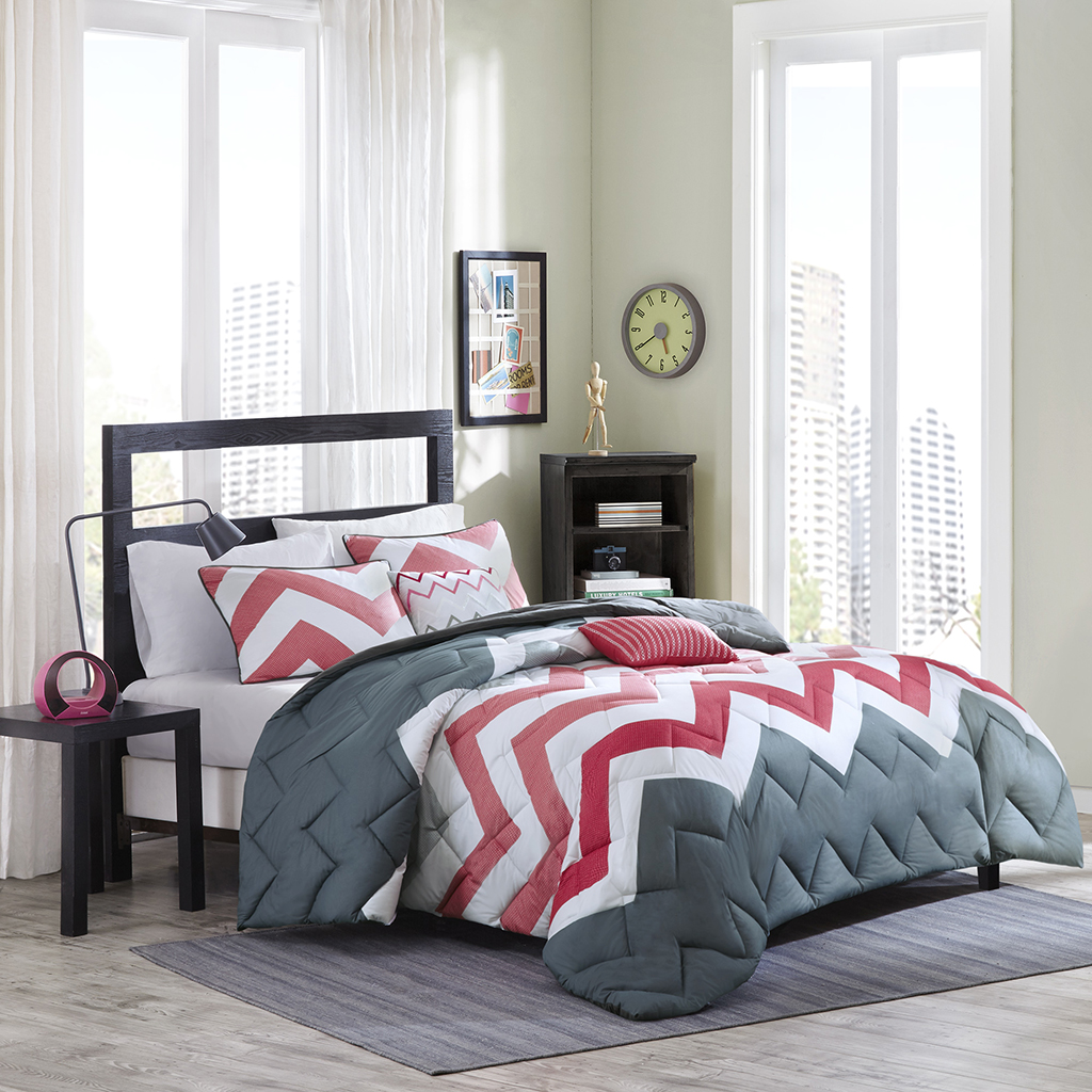 

Intelligent Design - Jamie Comforter Set - Coral - Full/Queen