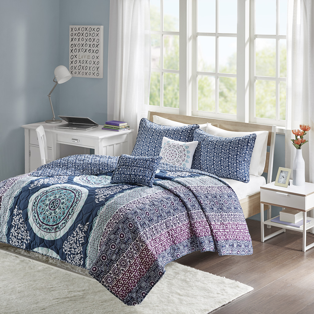 

Intelligent Design - Loretta Reversible Coverlet Set - Navy - Twin/Twin XL