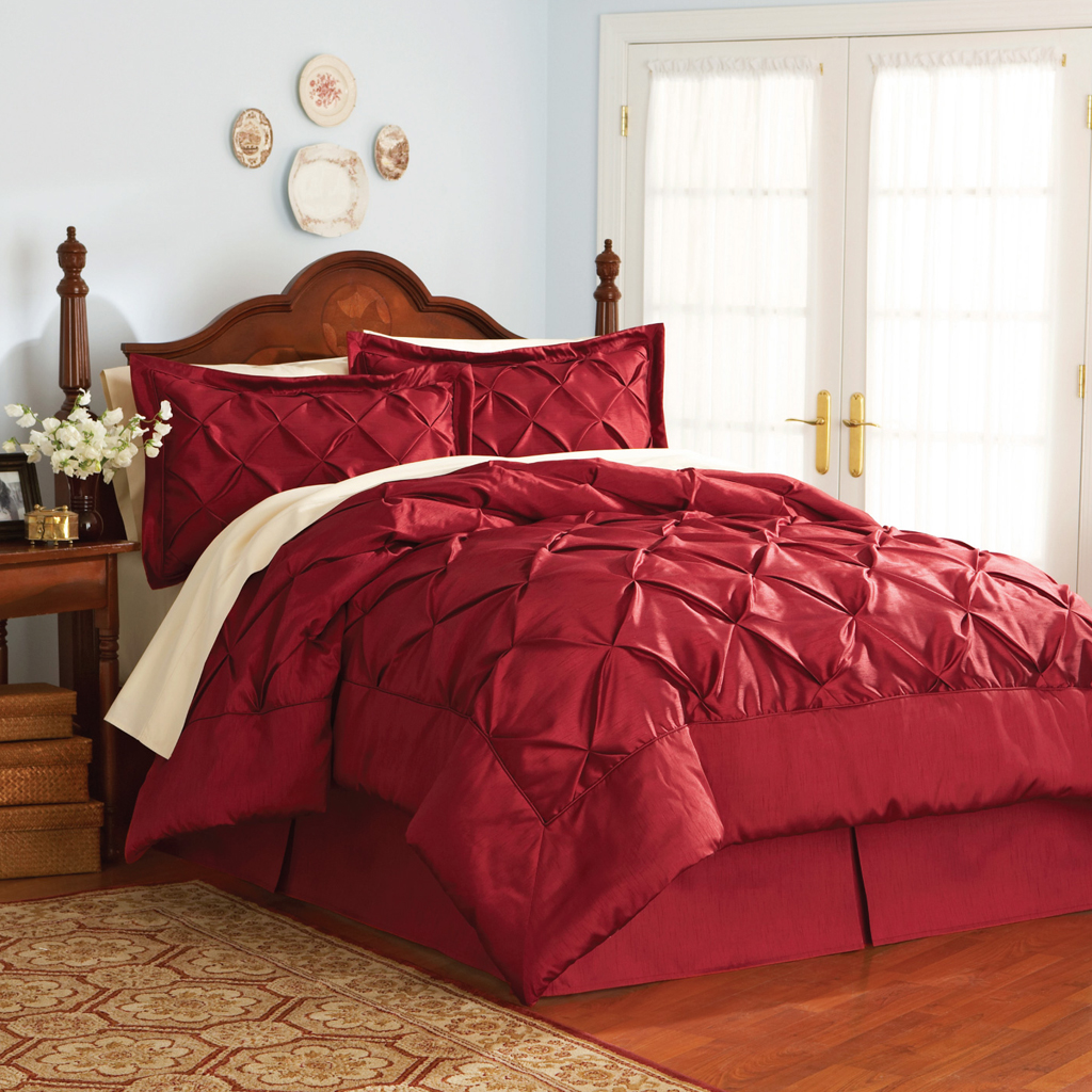 

Avenue 8 - Tufted Comforter Set - Red - King