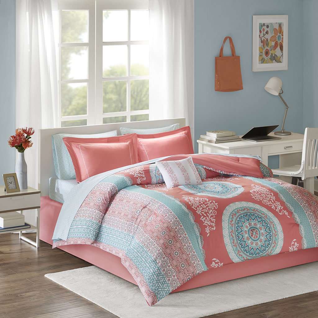 

Intelligent Design - Loretta Comforter and Sheet Set - Coral - Full