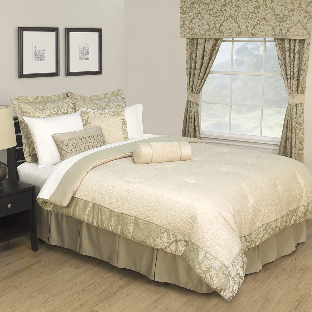 

Avenue 8 - Marseille Comforter Set - Multi - Cal King