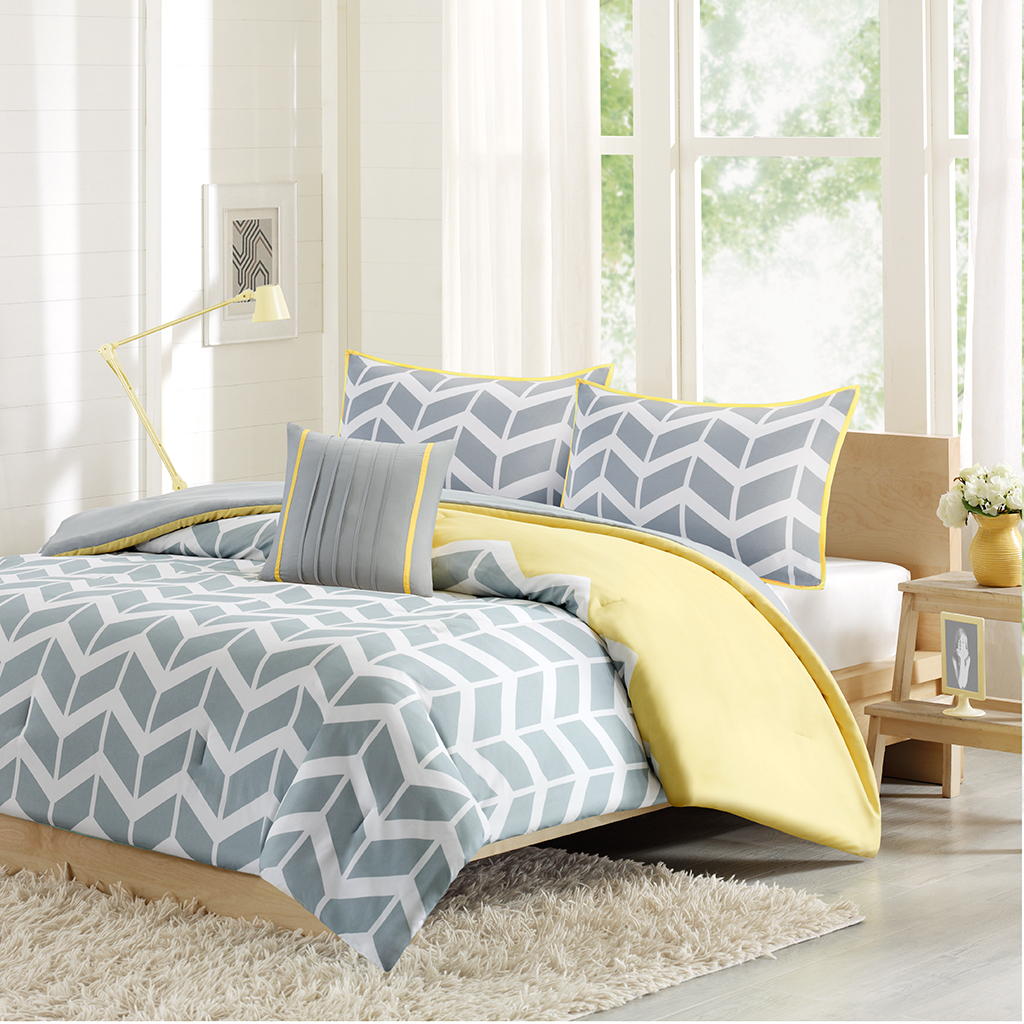 

Intelligent Design - Nadia Comforter and Decorative Pillow Set - Yellow - Full/Queen