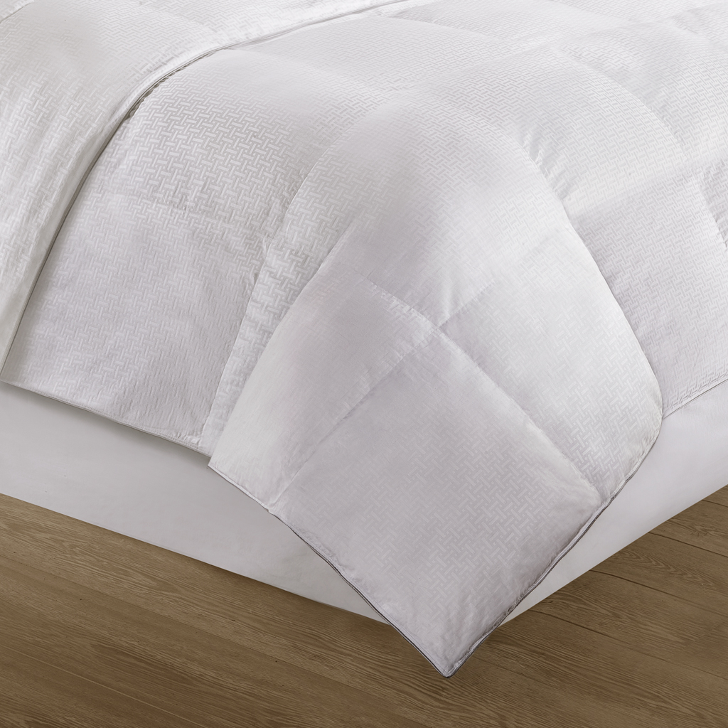 

Comfort Classics - Hotel Collection Jacquard White Down Comforter - White - King