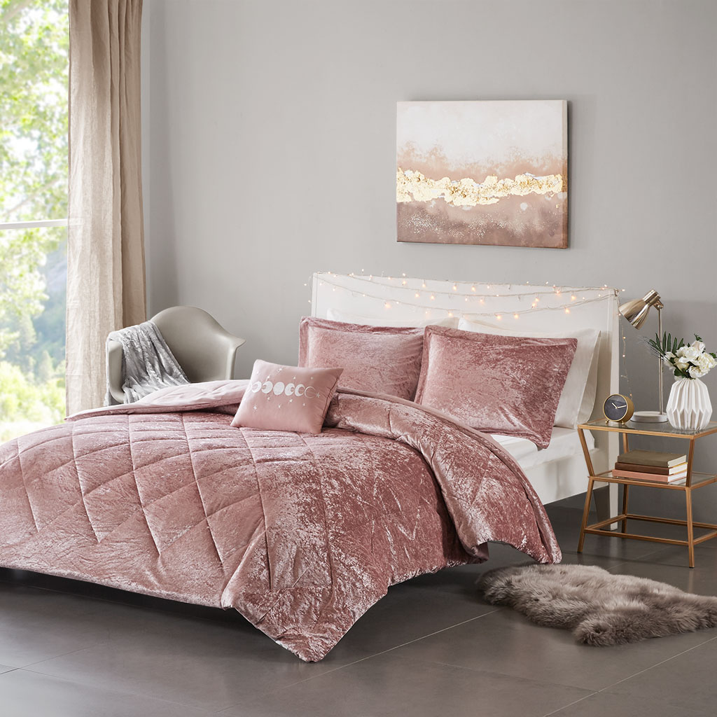 

Intelligent Design - Felicia Velvet Comforter Set - Blush - Full/Queen