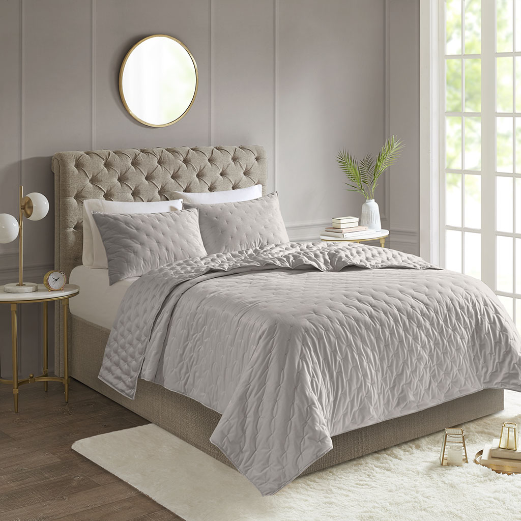 

Madison Park - Leah 3 Piece Tufted Faux Velvet Reverse to Charmuse Coverlet Set - Grey - King/Cal King