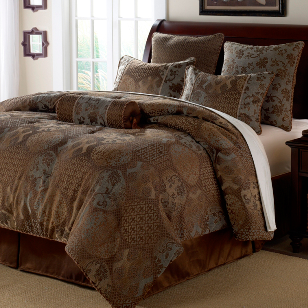 

Avenue 8 - Masquerade 4 Piece Comforter Set - Spa - King