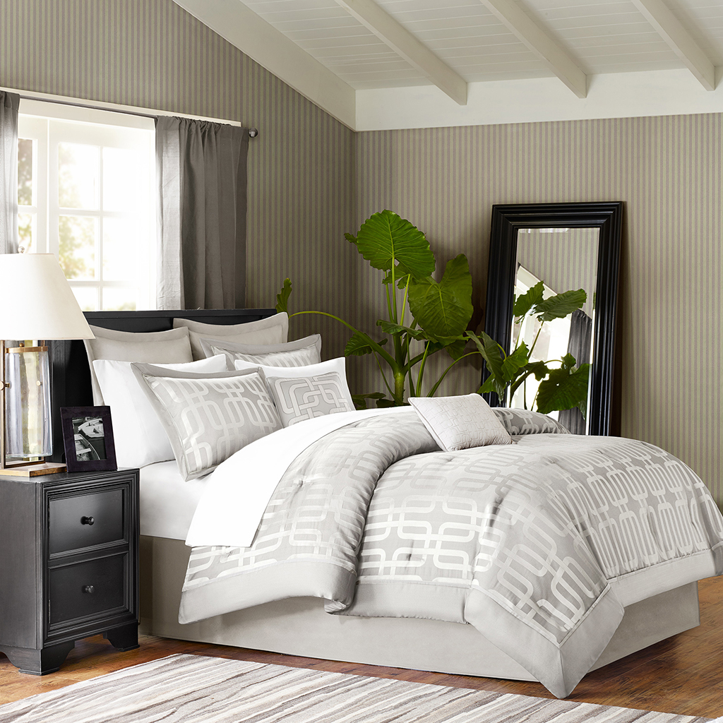 

Madison Park - Gaven 12 Piece Comforter Set - Silver - King