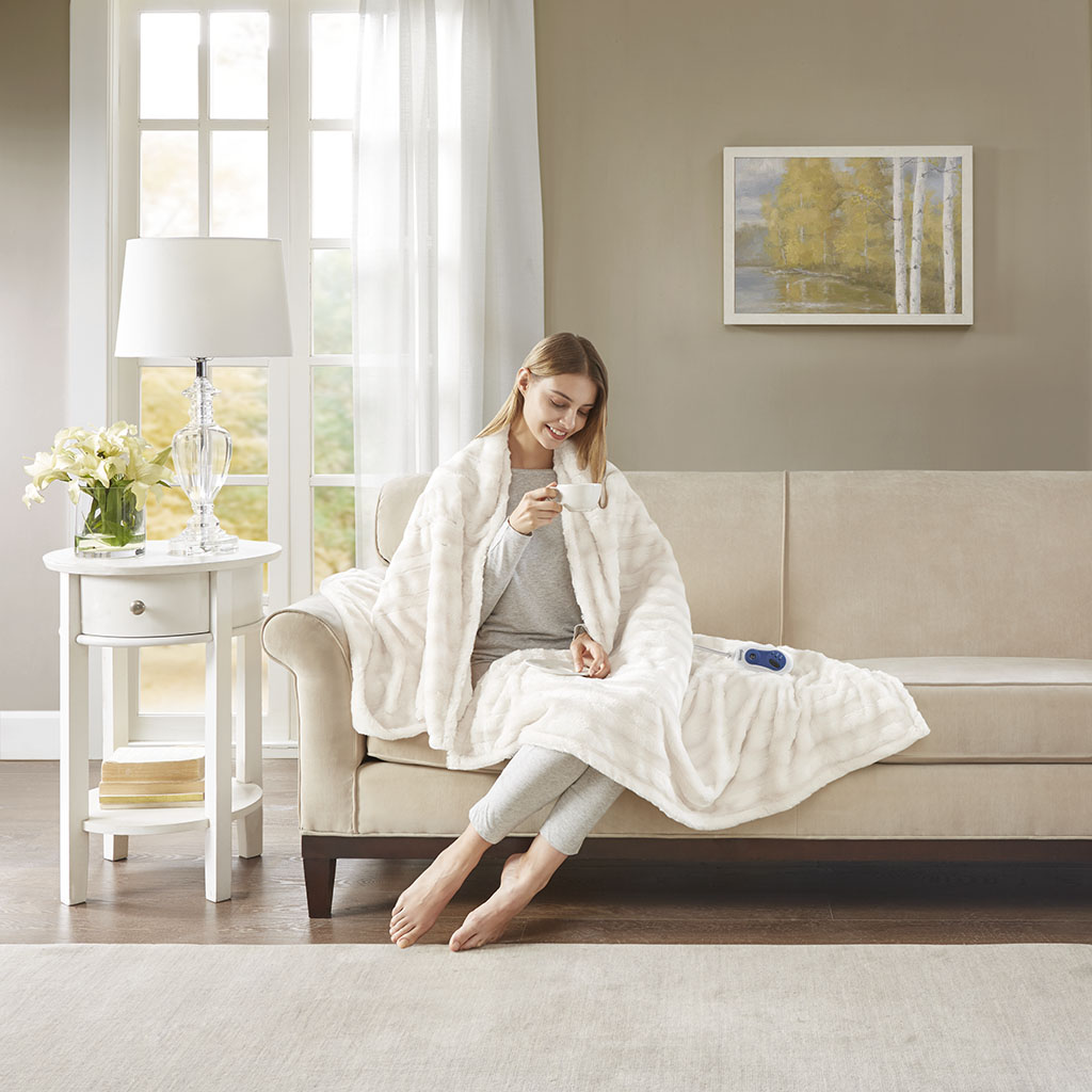 

Beautyrest - Heated Duke Faux Fur Heated Throw - Ivory - 50x70